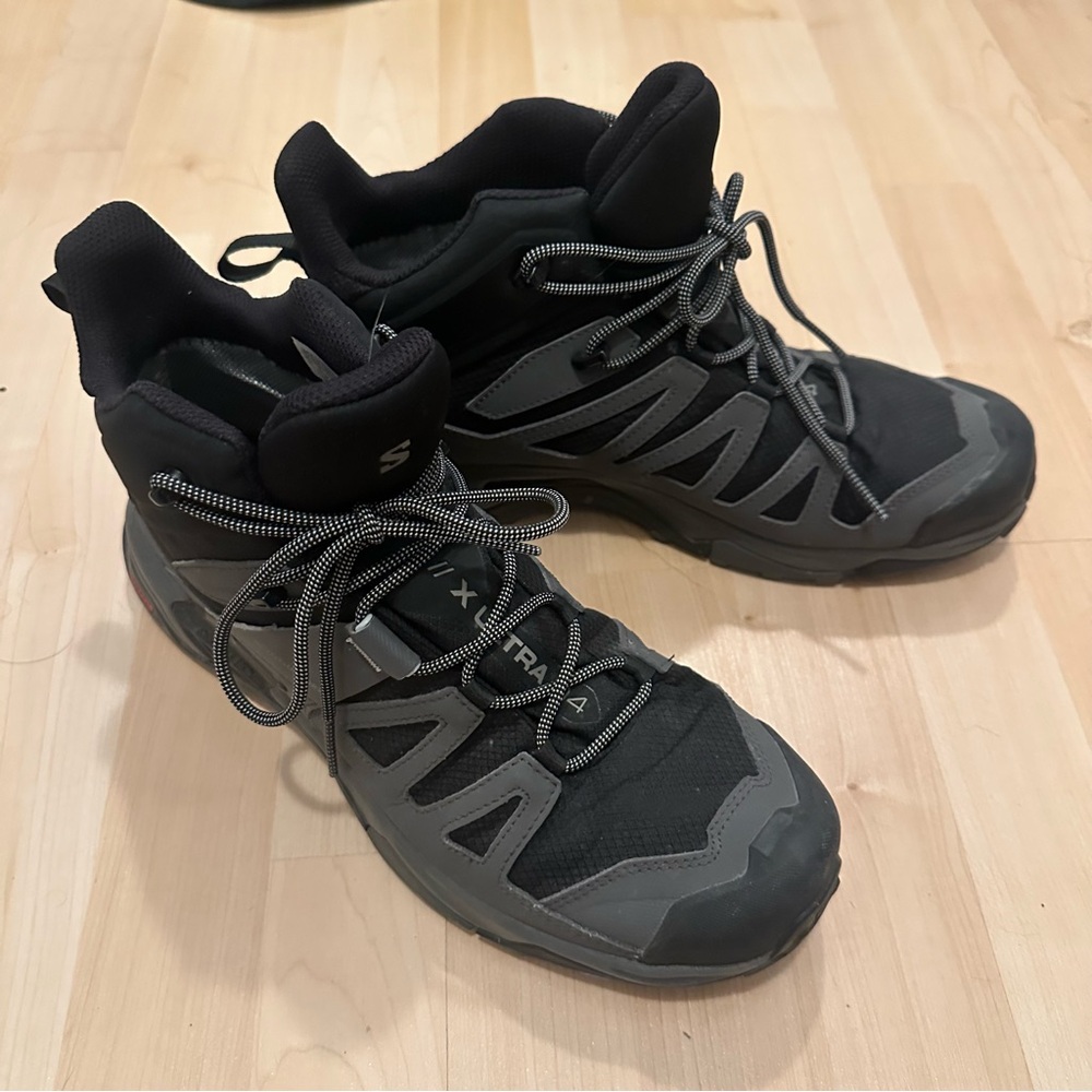 Salomon Men's Black and Gray Hiking Shoes